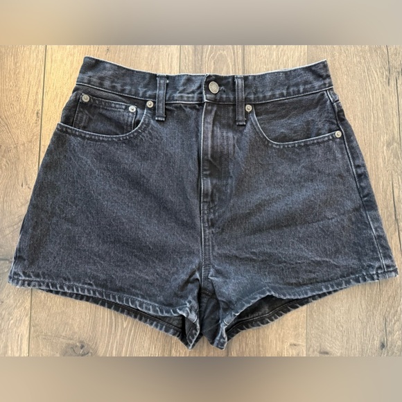 Madewell Pants - Madewell The Mom Jean Short Short Black/Gray Wash Size 26